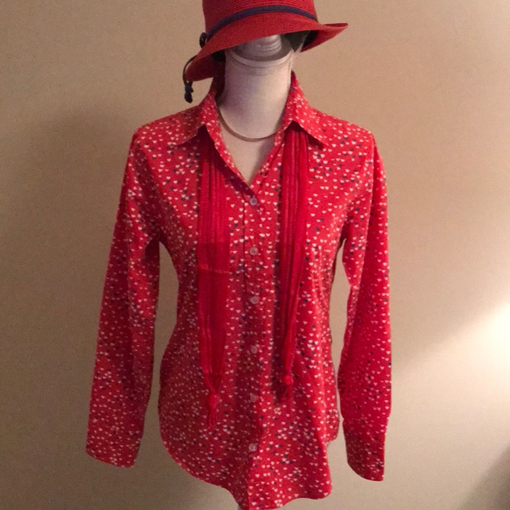 💰JUST REDUCED Heart button blouse
